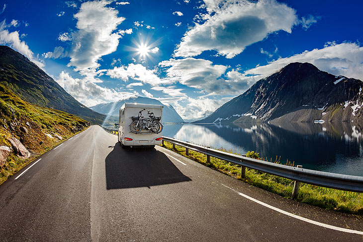 Alpenurlaub mit dem Wohnmobil - das sind die schönsten Touren (©Foto: iStockphoto, cookelma)